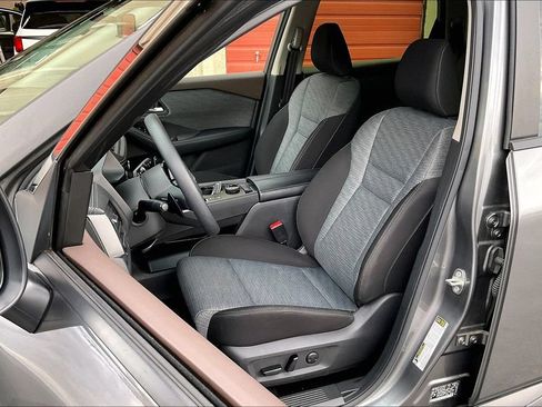 Used 2023 Nissan Rogue SV AWD/4WD image 24