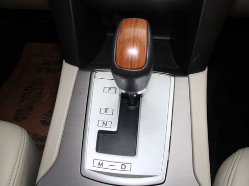 Used 2014 Subaru Outback 2.5i Limited w/ Moonroof Package AWD/4WD image 8