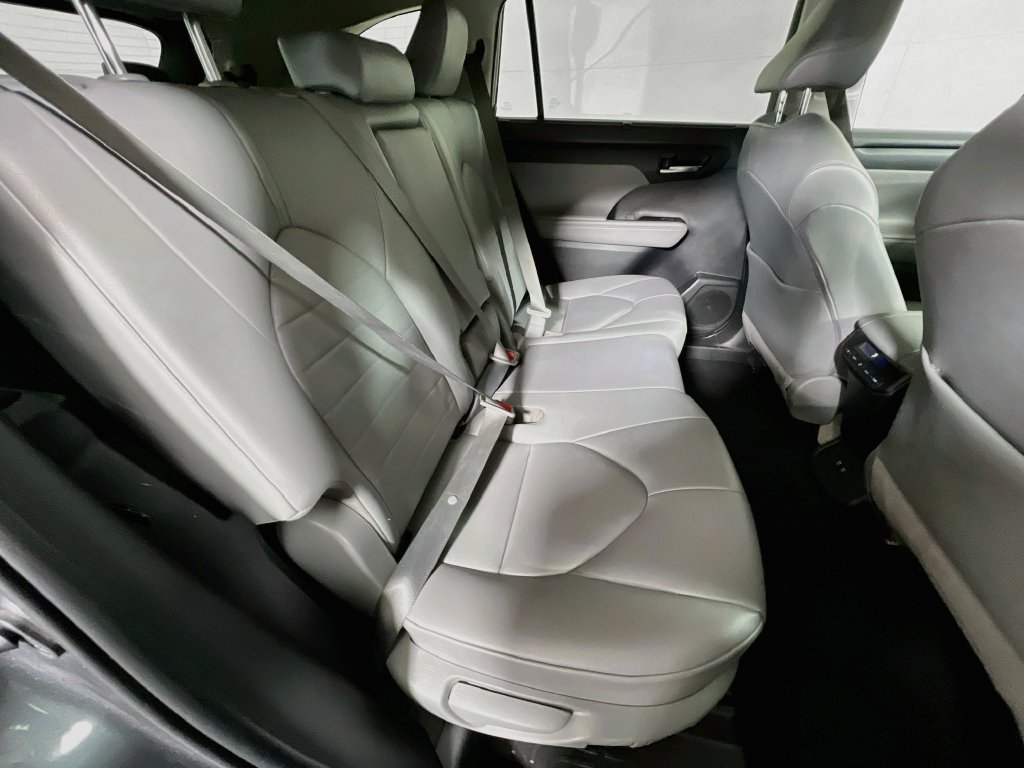 Certified 2020 Toyota Highlander XLE FWD image 25