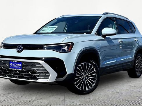 New 2026 Volkswagen Taos SE FWD image 3