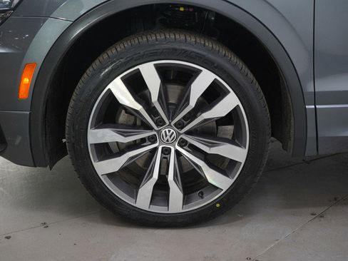 Used 2020 Volkswagen Tiguan SEL Premium R-Line image 25