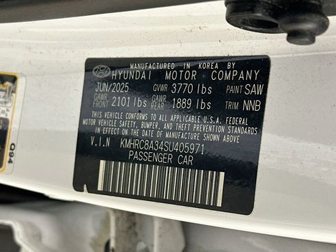 Used 2025 Hyundai Venue SEL FWD image 12