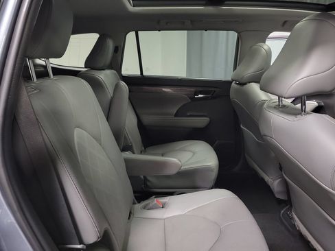 Used 2022 Toyota Highlander Platinum AWD/4WD image 32