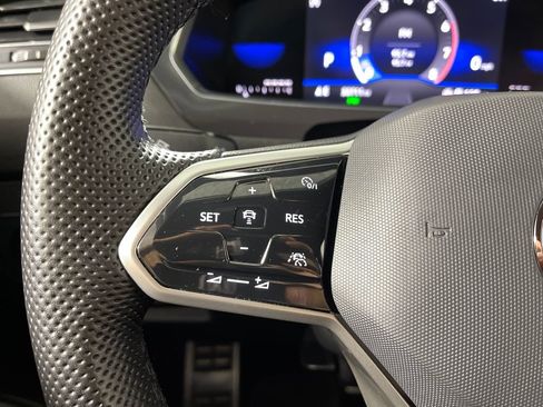 Used 2022 Volkswagen Tiguan SE R-Line image 26