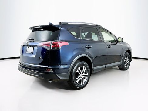 Used 2018 Toyota RAV4 LE image 9