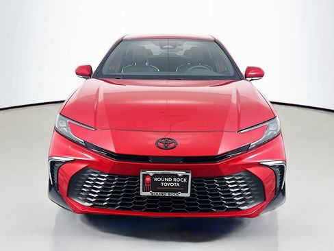 Used 2025 Toyota Camry SE image 2