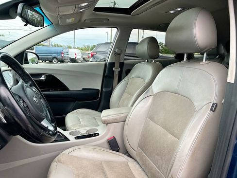 Used 2020 Kia Niro Touring FWD image 8