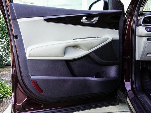 Used 2020 Kia Sorento LX image 29