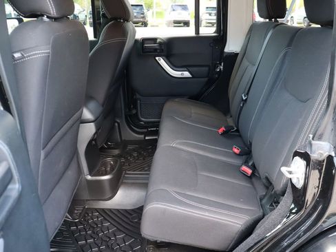 Used 2018 Jeep Wrangler Unlimited Sahara AWD/4WD image 35