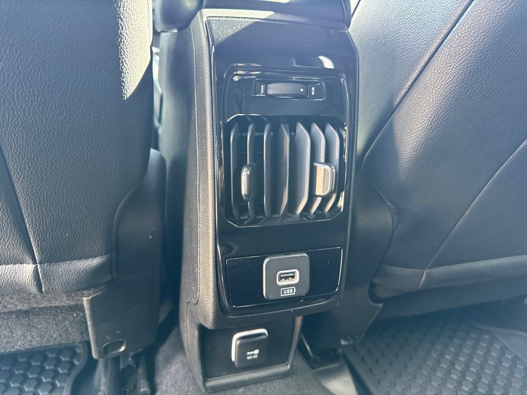 Used 2025 Jeep Compass Trailhawk AWD/4WD image 16