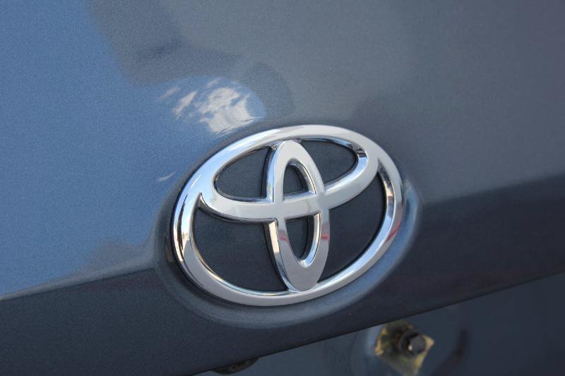 Used 2017 Toyota Corolla LE w/ Carpet Mat Package (TMS) FWD image 11