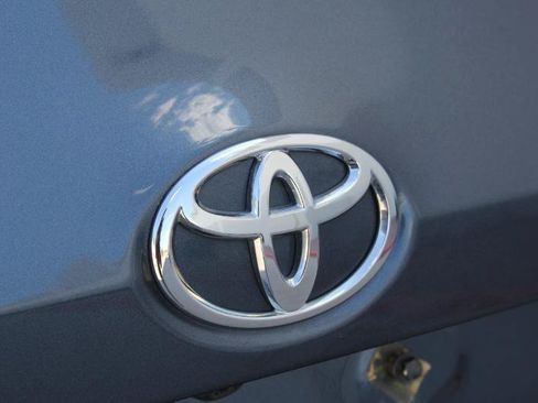 Used 2017 Toyota Corolla LE w/ Carpet Mat Package (TMS) FWD image 11