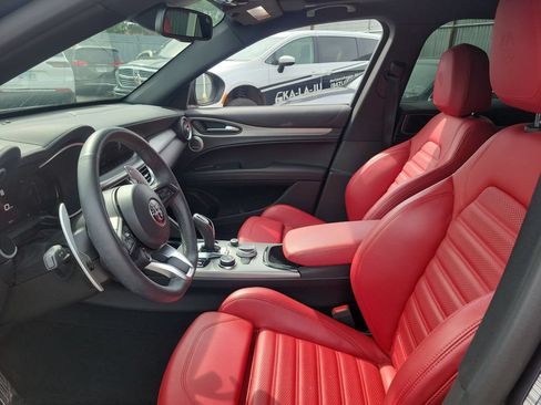 Used 2025 Alfa Romeo Stelvio Sprint AWD/4WD image 16