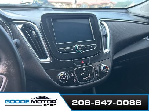 Used 2016 Chevrolet Malibu LT image 8