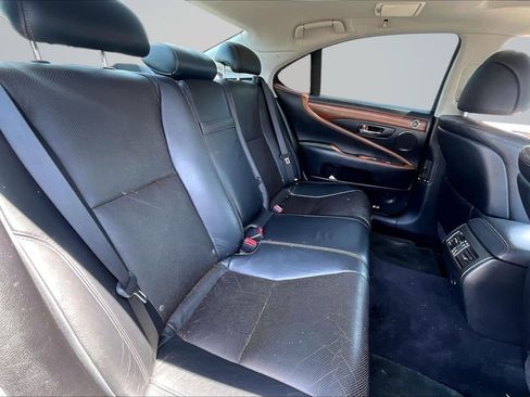 Used 2010 Lexus LS 460 RWD image 27