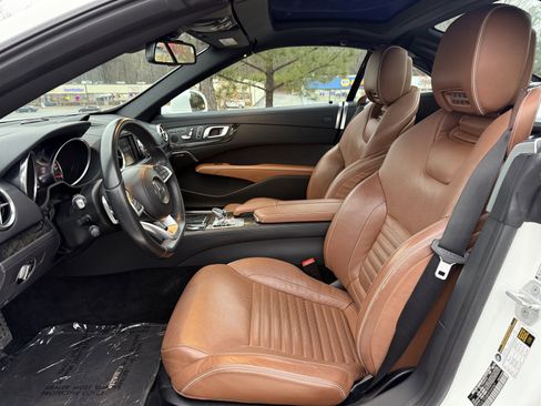 Used 2017 Mercedes-Benz SL 550 image 32