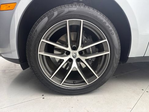 Certified 2026 Porsche Macan AWD/4WD image 27