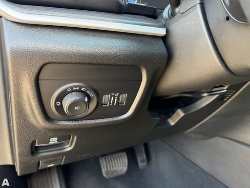 Certified 2023 Jeep Grand Cherokee Limited w/ Black Appearance Package AWD/4WD image 24