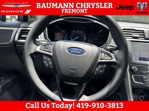 Used 2020 Ford Fusion SE FWD image 14