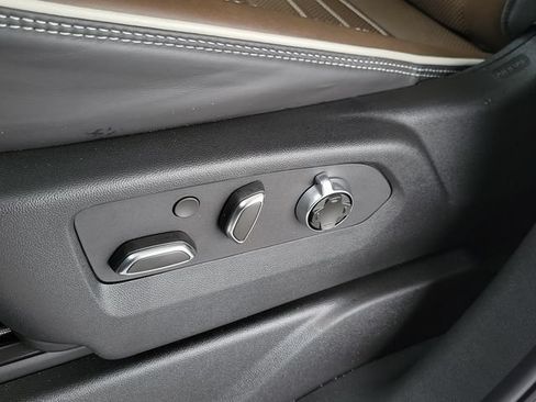 Used 2025 GMC Yukon Denali Ultimate AWD/4WD image 8
