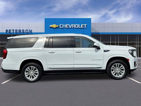Certified 2024 GMC Yukon XL SLT w/ SLT Premium Package AWD/4WD image 3