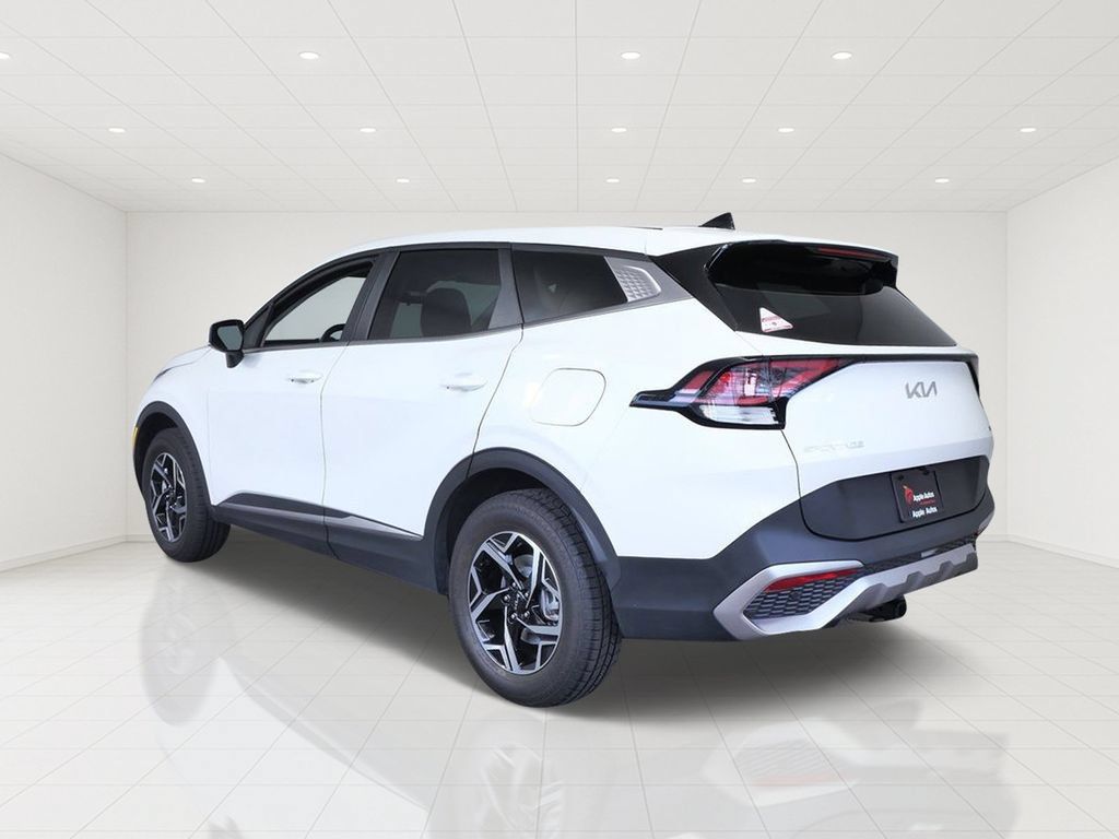 Used 2023 Kia Sportage LX AWD/4WD image 4