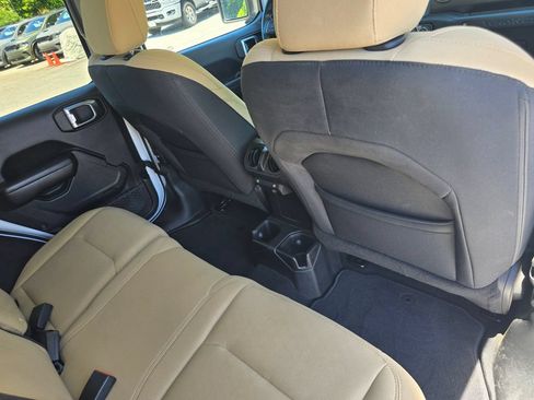 Used 2018 Jeep Wrangler Unlimited Sport S AWD/4WD image 27