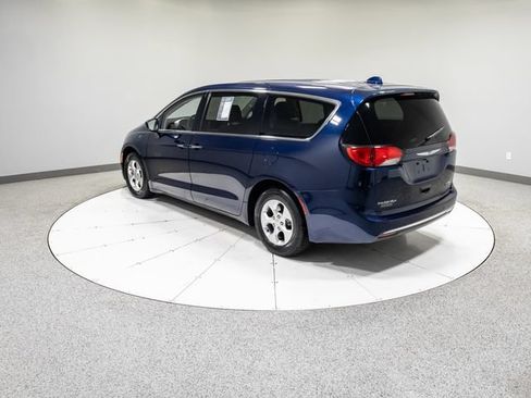 Used 2018 Chrysler Pacifica Touring Plus FWD image 31