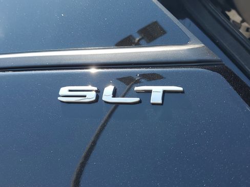 Used 2024 GMC Terrain SLT image 7