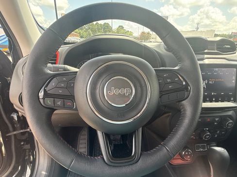 Used 2022 Jeep Renegade Trailhawk w/ Trailer Tow Group AWD/4WD image 16