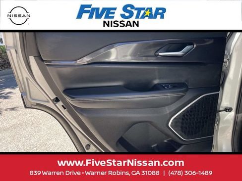 Used 2022 Jeep Grand Cherokee Altitude AWD/4WD image 11