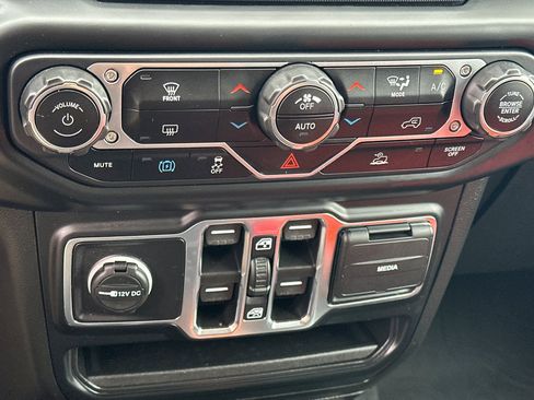 Used 2023 Jeep Wrangler Unlimited AWD/4WD image 19