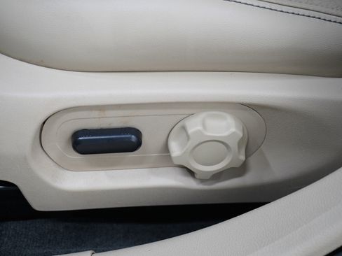 Used 2015 Ford Taurus SEL w/ Equipment Group 201A FWD image 22