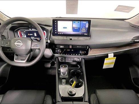 New 2026 Nissan Rogue Platinum AWD/4WD image 2