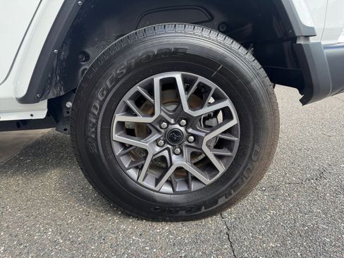 Used 2025 Jeep Wrangler Sahara image 27