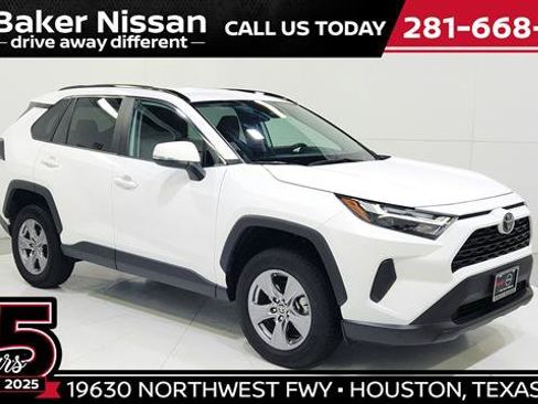 Used 2025 Toyota RAV4 XLE FWD image 1