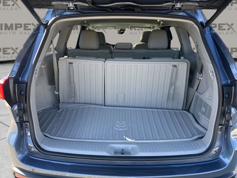 Used 2018 Toyota Highlander image 31