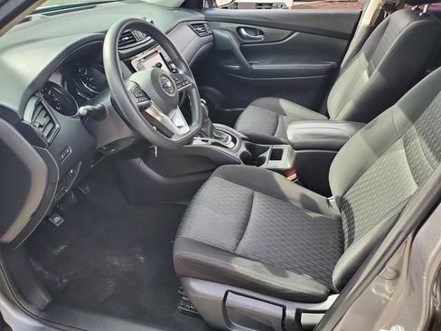 Used 2018 Nissan Rogue S image 9