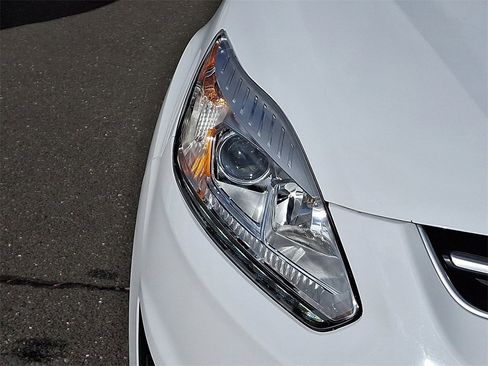 Used 2017 Ford C-MAX SE image 9