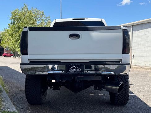 Used 2005 Chevrolet Silverado 2500 LT w/ Heavy-Duty Power Package AWD/4WD image 5