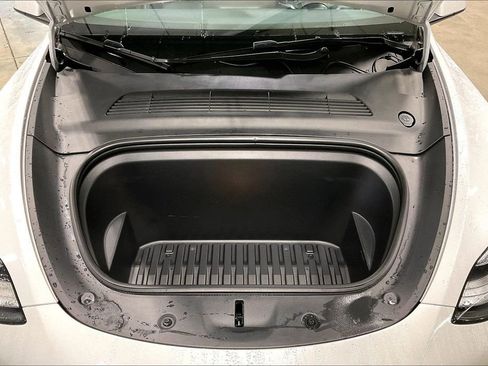 Used 2023 Tesla Model Y Long Range AWD/4WD image 31