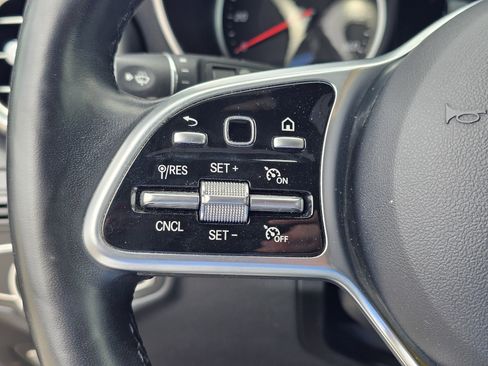 Used 2021 Mercedes-Benz GLC 300 4MATIC image 21