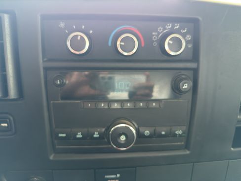 Used 2013 GMC Savana 3500 RWD image 23