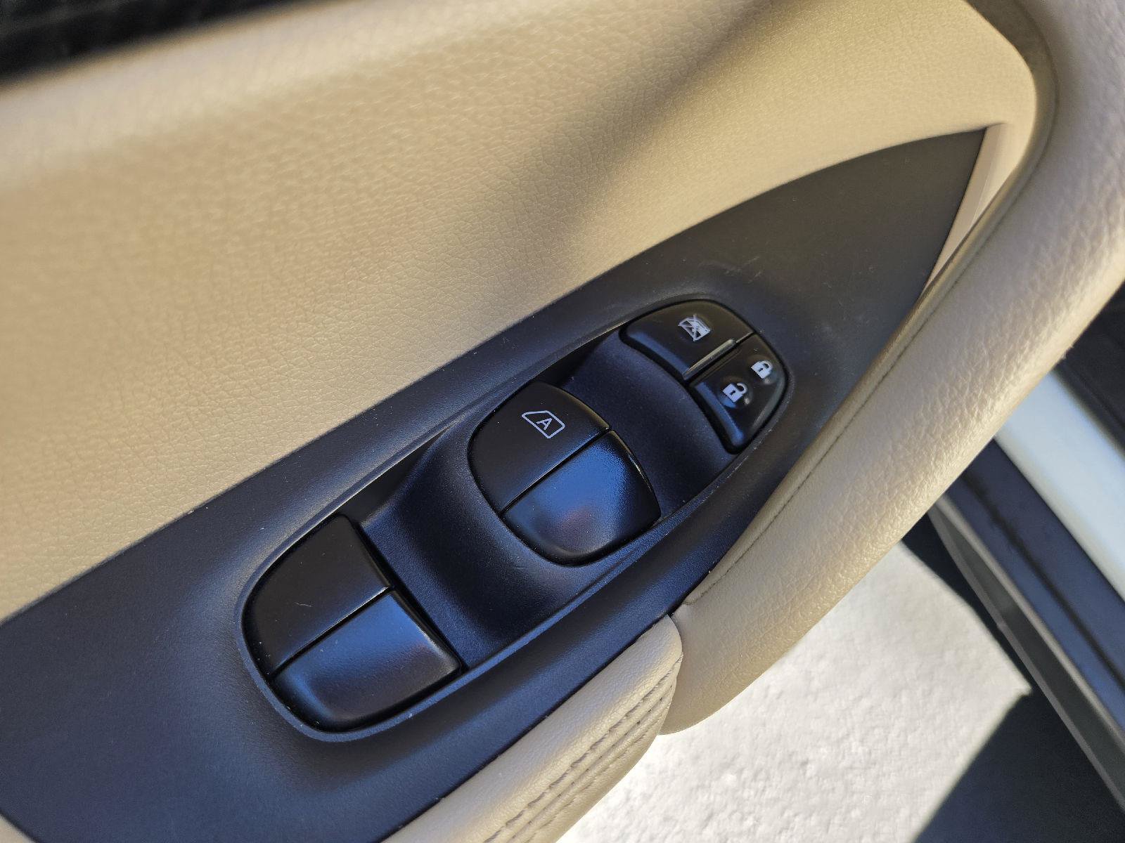 Used 2018 Nissan Rogue SL w/ Premium Package AWD/4WD image 15