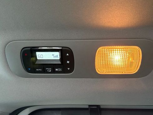 Used 2024 Honda Odyssey Touring image 12