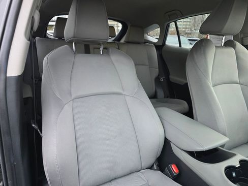 Used 2022 Toyota Venza LE image 11