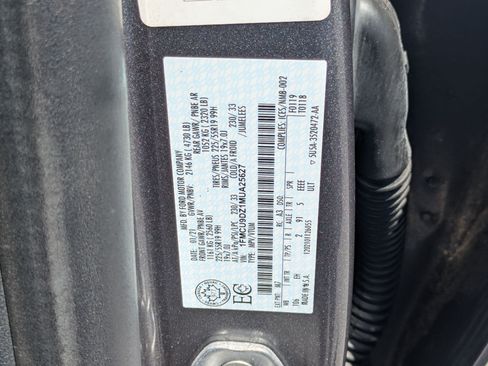 Used 2021 Ford Escape Titanium AWD/4WD image 37