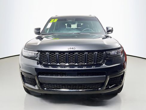 Used 2025 Jeep Grand Cherokee L Laredo image 11