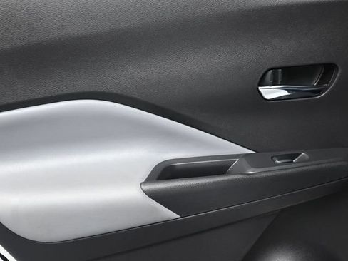Used 2023 Nissan Kicks SR w/ SR Premium Package FWD image 17