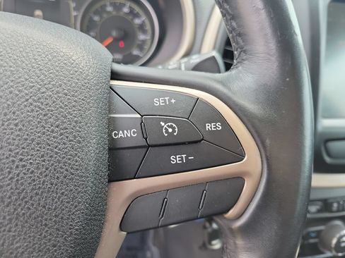 Used 2015 Jeep Cherokee Latitude FWD image 23